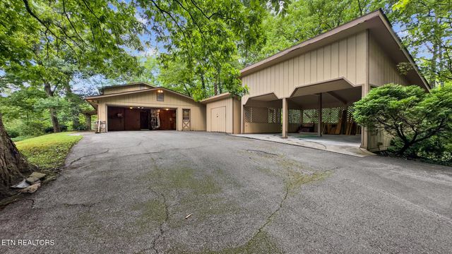 413 Hickory Tree Hollow Rd, Sevierville, TN 37876