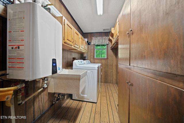 413 Hickory Tree Hollow Rd, Sevierville, TN 37876