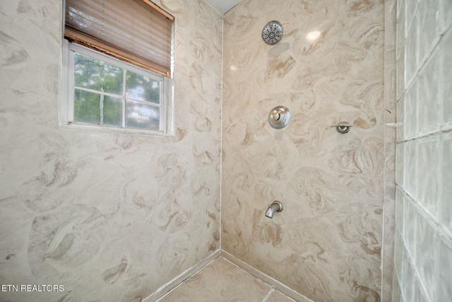 413 Hickory Tree Hollow Rd, Sevierville, TN 37876