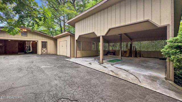 413 Hickory Tree Hollow Rd, Sevierville, TN 37876