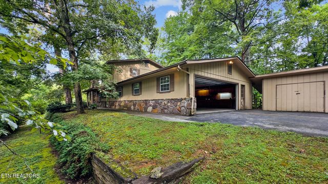 413 Hickory Tree Hollow Rd, Sevierville, TN 37876