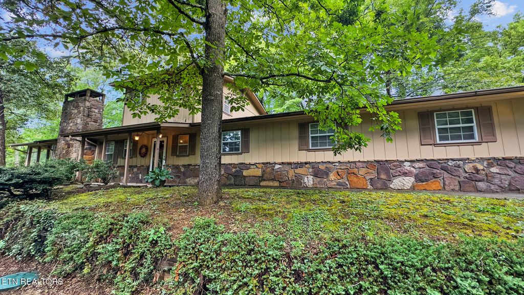 413 Hickory Tree Hollow Rd, Sevierville, TN 37876