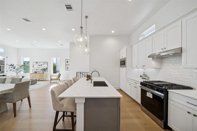 1403 W 21st St C, Houston, TX 77008