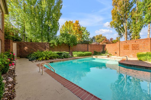 1884 Honey Spring Place, Lexington, KY 40502