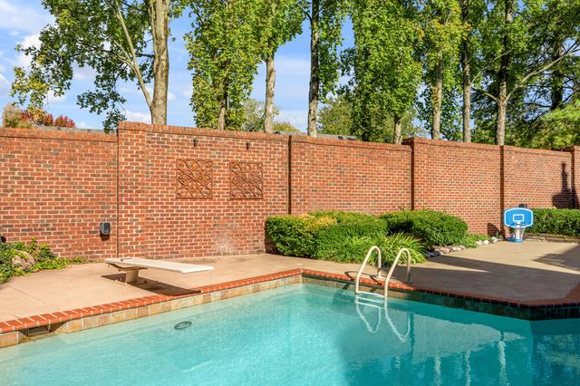 1884 Honey Spring Place, Lexington, KY 40502