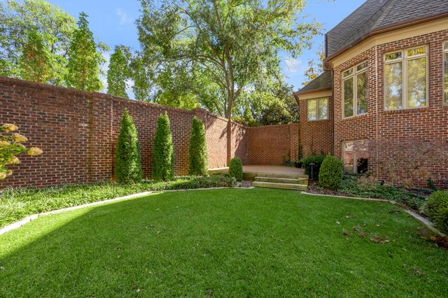 1884 Honey Spring Place, Lexington, KY 40502