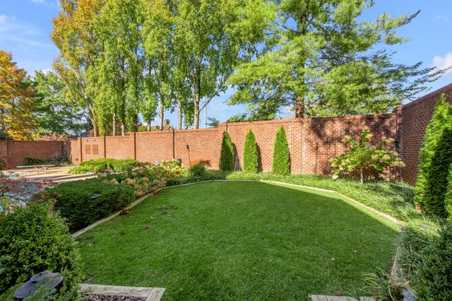 1884 Honey Spring Place, Lexington, KY 40502