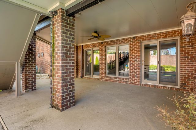 1884 Honey Spring Place, Lexington, KY 40502