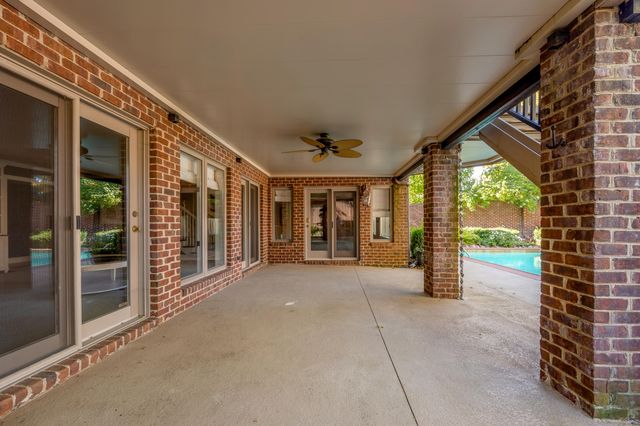 1884 Honey Spring Place, Lexington, KY 40502