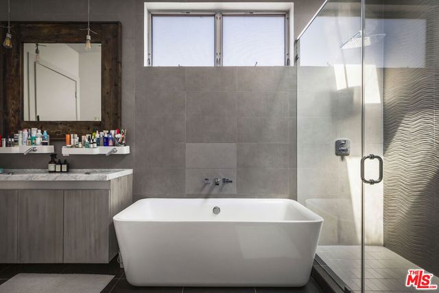 814 Crestmoore Place, Venice, CA 90291