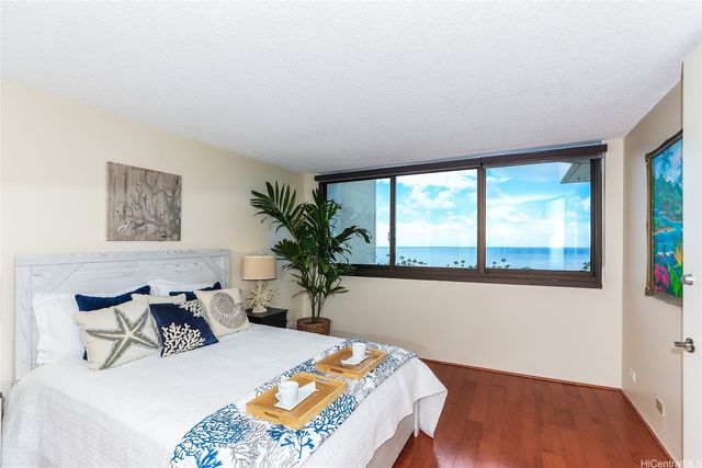 250 Kawaihae Street 8B, Honolulu, HI 96825