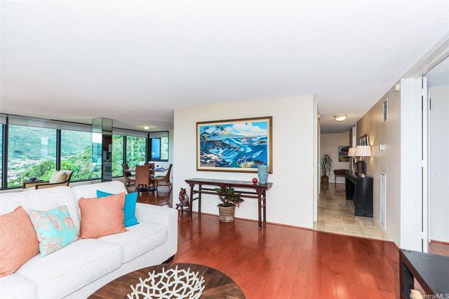 250 Kawaihae Street 8B, Honolulu, HI 96825