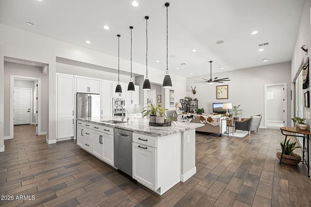 1823 E WATFORD Court, Gilbert, AZ 85298