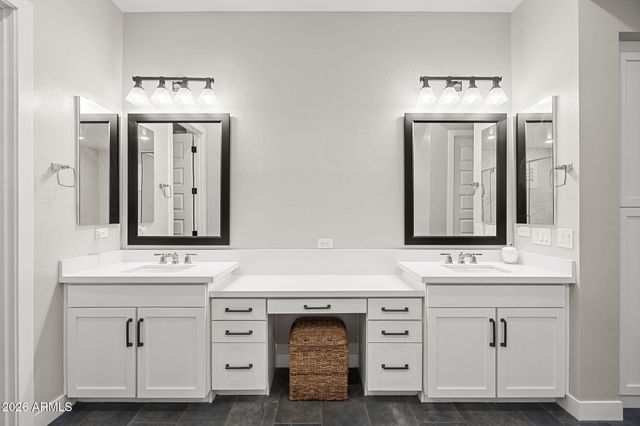 1823 E WATFORD Court, Gilbert, AZ 85298