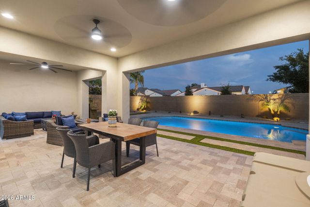 1823 E WATFORD Court, Gilbert, AZ 85298