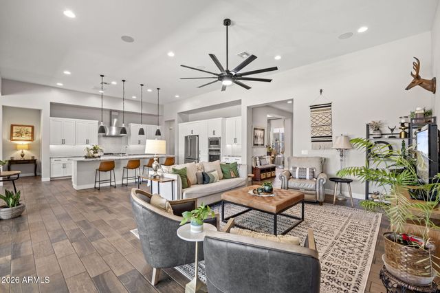 1823 E WATFORD Court, Gilbert, AZ 85298