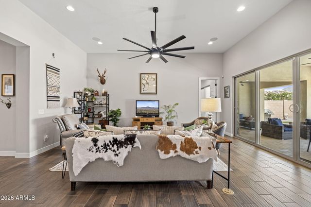 1823 E WATFORD Court, Gilbert, AZ 85298