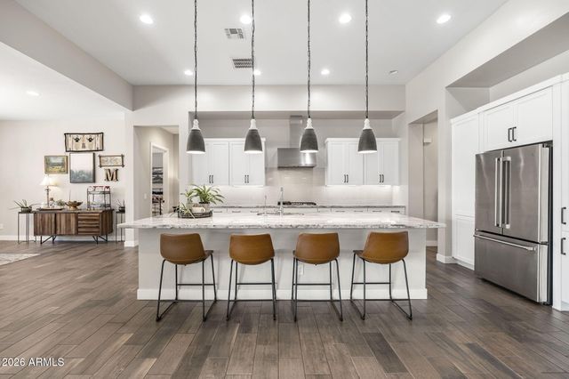 1823 E WATFORD Court, Gilbert, AZ 85298