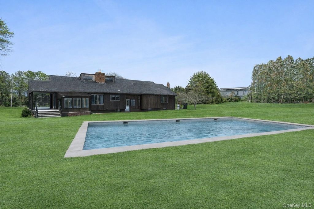 138 Longview Road, Southampton, NY 11968