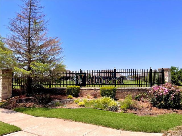 10008 Cascina Drive, Yukon, OK 73099