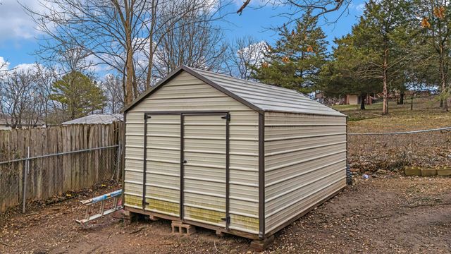 704 E Pamela Drive, West Plains, MO 65775