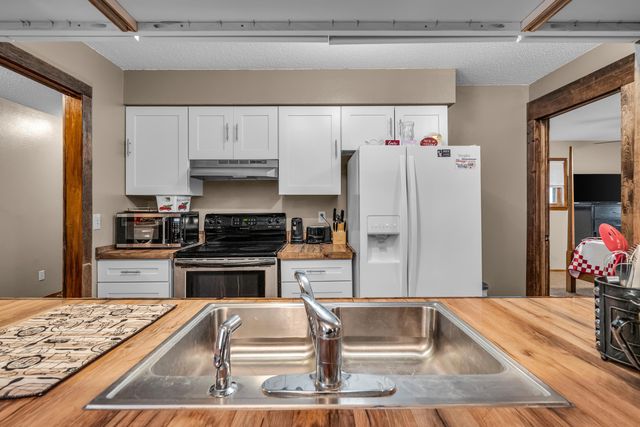 704 E Pamela Drive, West Plains, MO 65775