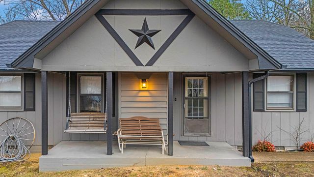 704 E Pamela Drive, West Plains, MO 65775