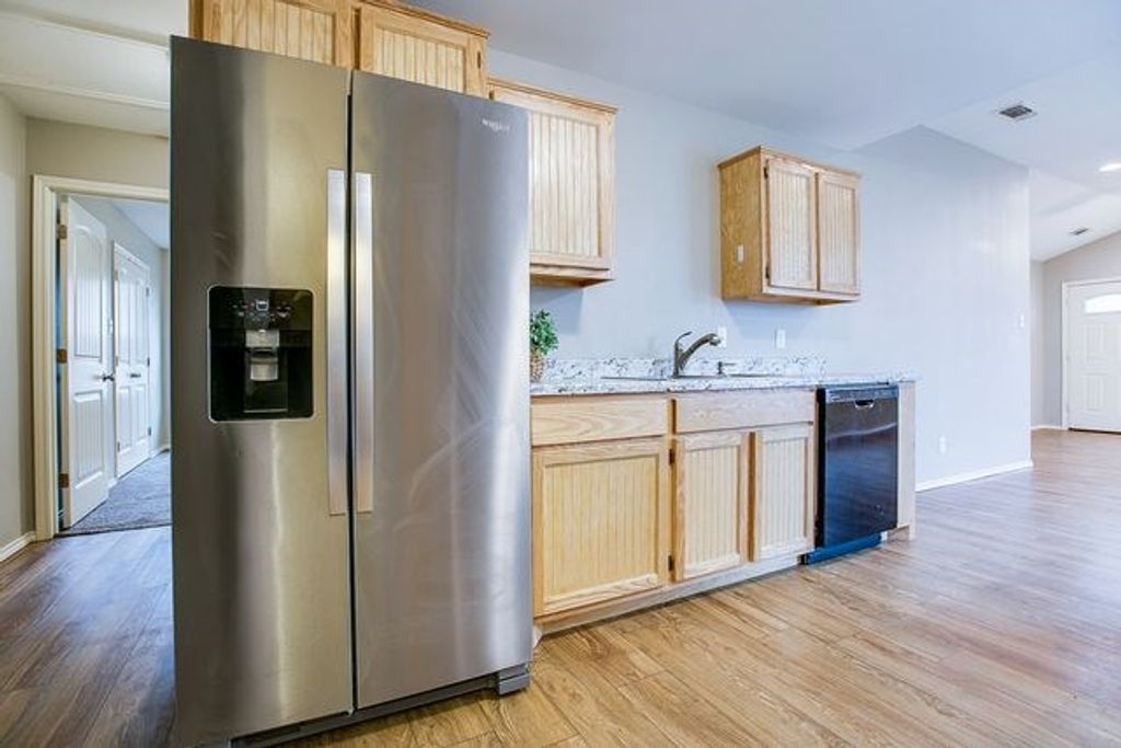 Image 10 of property listing at 637 Jones St, San Angelo, TX 76903