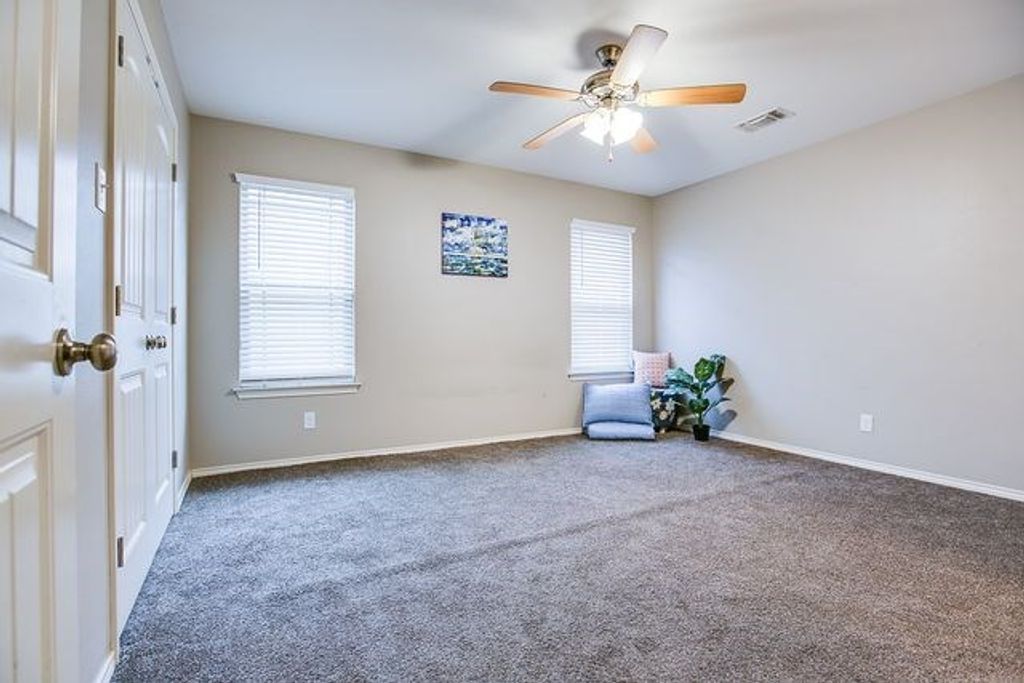 Image 14 of property listing at 637 Jones St, San Angelo, TX 76903