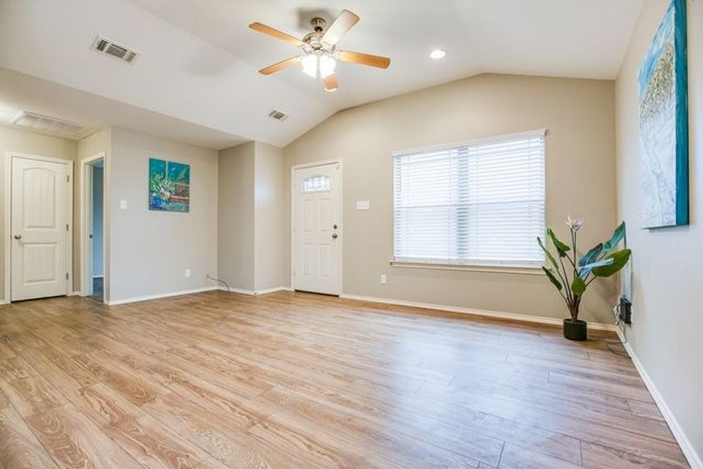 Image 7 of property listing at 637 Jones St, San Angelo, TX 76903