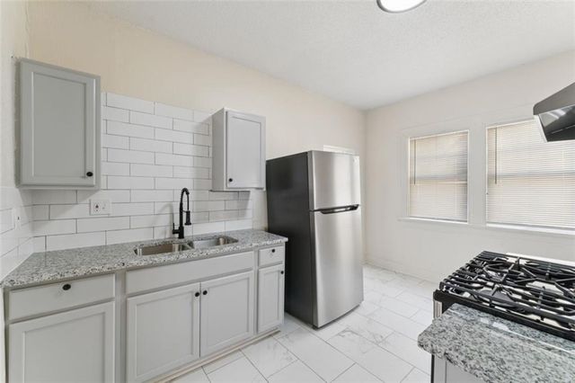 6046 Swope Parkway, Kansas City, MO 64130