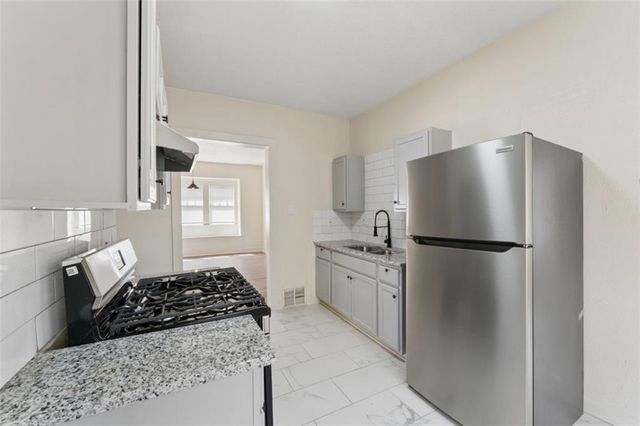 6046 Swope Parkway, Kansas City, MO 64130