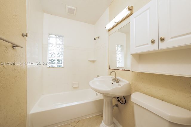 900 W Bloxham St, Lantana, FL 33462