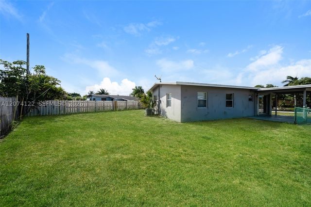 900 W Bloxham St, Lantana, FL 33462