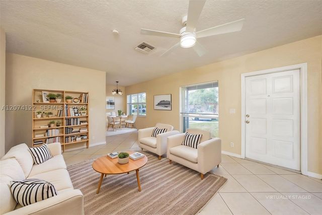 900 W Bloxham St, Lantana, FL 33462
