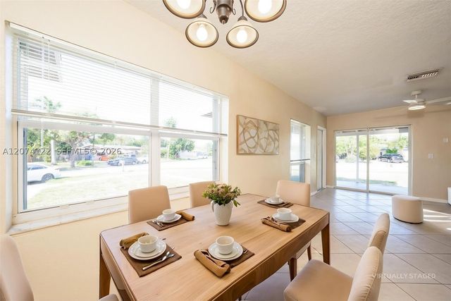 900 W Bloxham St, Lantana, FL 33462