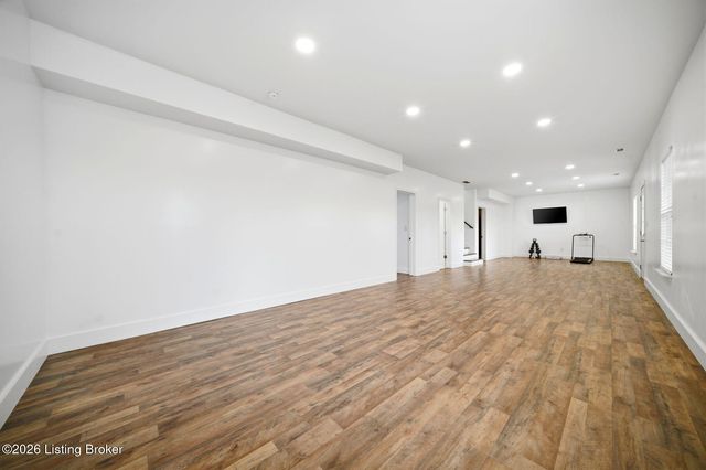 130 Reagan Dr, Taylorsville, KY 40071