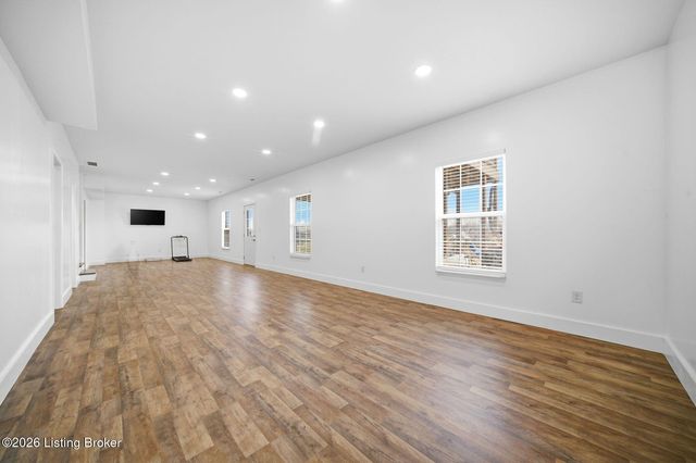 130 Reagan Dr, Taylorsville, KY 40071