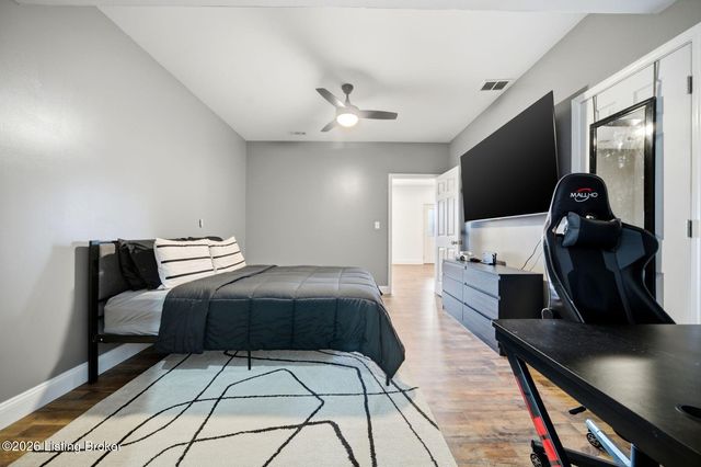 130 Reagan Dr, Taylorsville, KY 40071