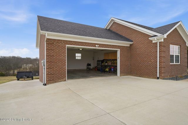 130 Reagan Dr, Taylorsville, KY 40071