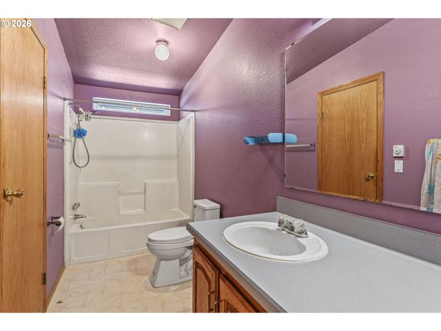 133 MCGEARY Rd, Kelso, WA 98626