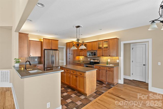 108 Justice Ridge Road, Candler, NC 28715