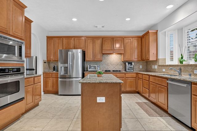 74 Oriel Oaks Circle, The Woodlands, TX 77382