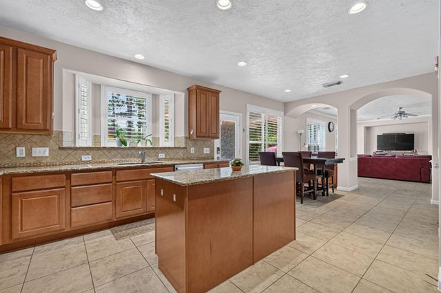 74 Oriel Oaks Circle, The Woodlands, TX 77382