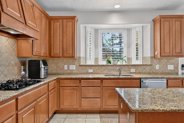 74 Oriel Oaks Circle, The Woodlands, TX 77382