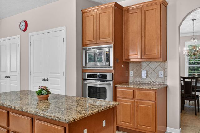 74 Oriel Oaks Circle, The Woodlands, TX 77382