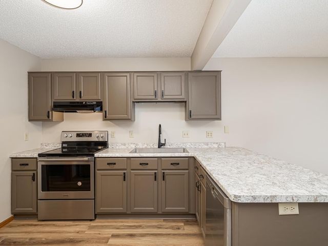 3612 Saint Francis Way H, Eagan, MN 55123