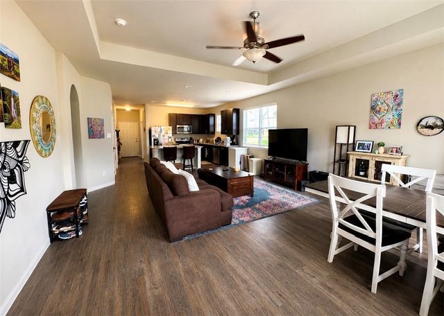 982 Crossing Drive, Bryan, TX 77803