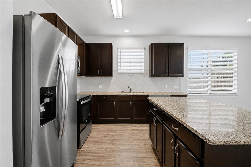 982 Crossing Drive, Bryan, TX 77803 — photo 4