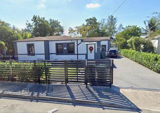 1352 NW 52nd St B, Miami, FL 33142